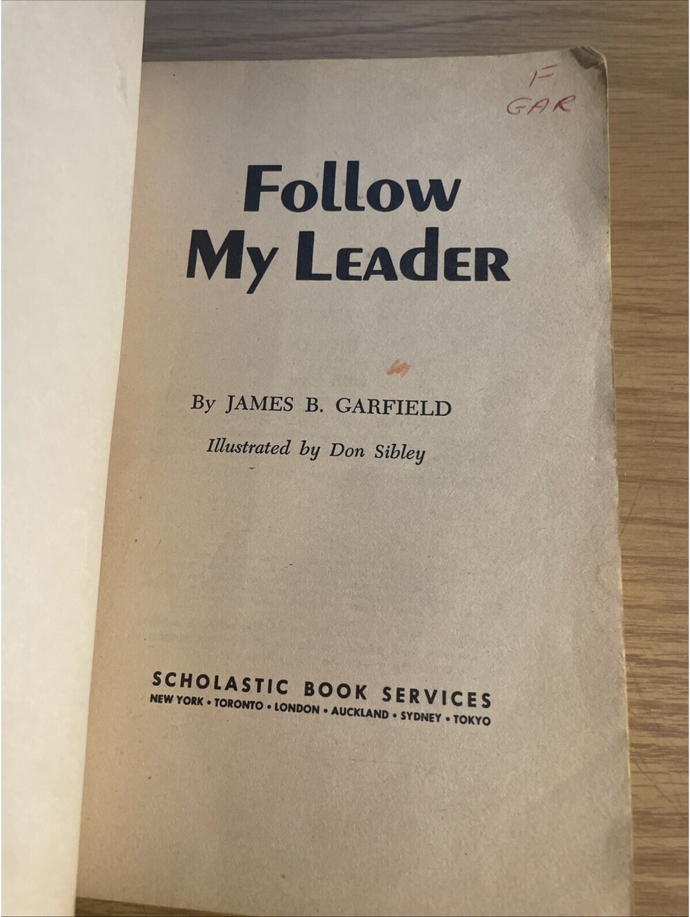 Follow My Leader by James B. Garfield 1957 Paperback Illustrated Robert Greiner - Picture 2 of 7